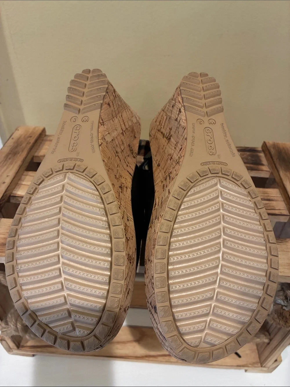 CROCS lightweight wedge